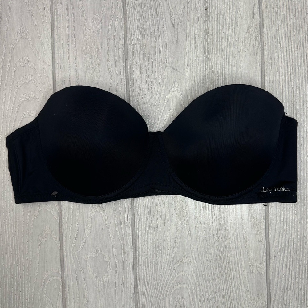 38C Black Strapless bra, Like new- Daisy Fuentes